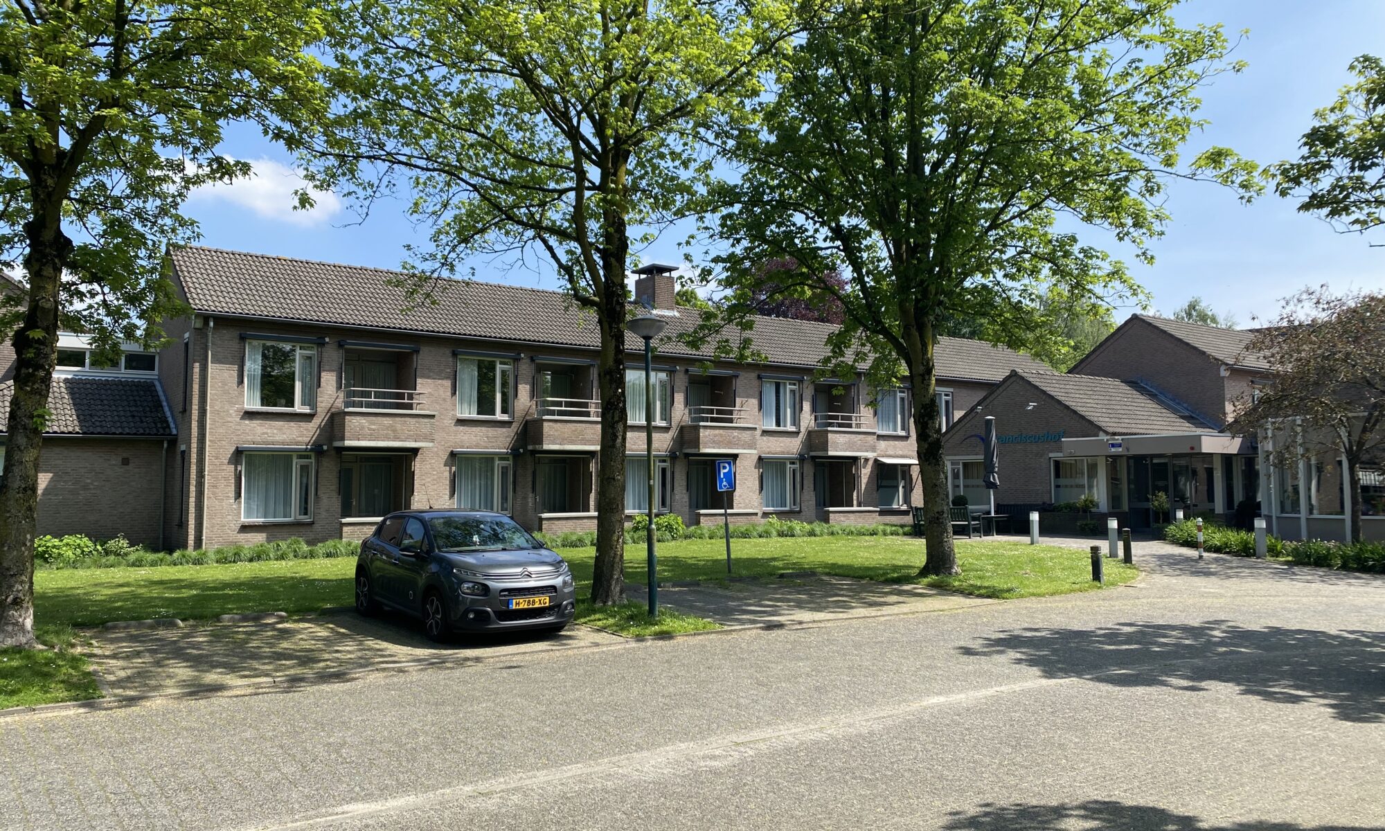 Dorpsraad Lieshout zou alsnog graag appartementen in het -deels leegstaande- Franciscushof zien.