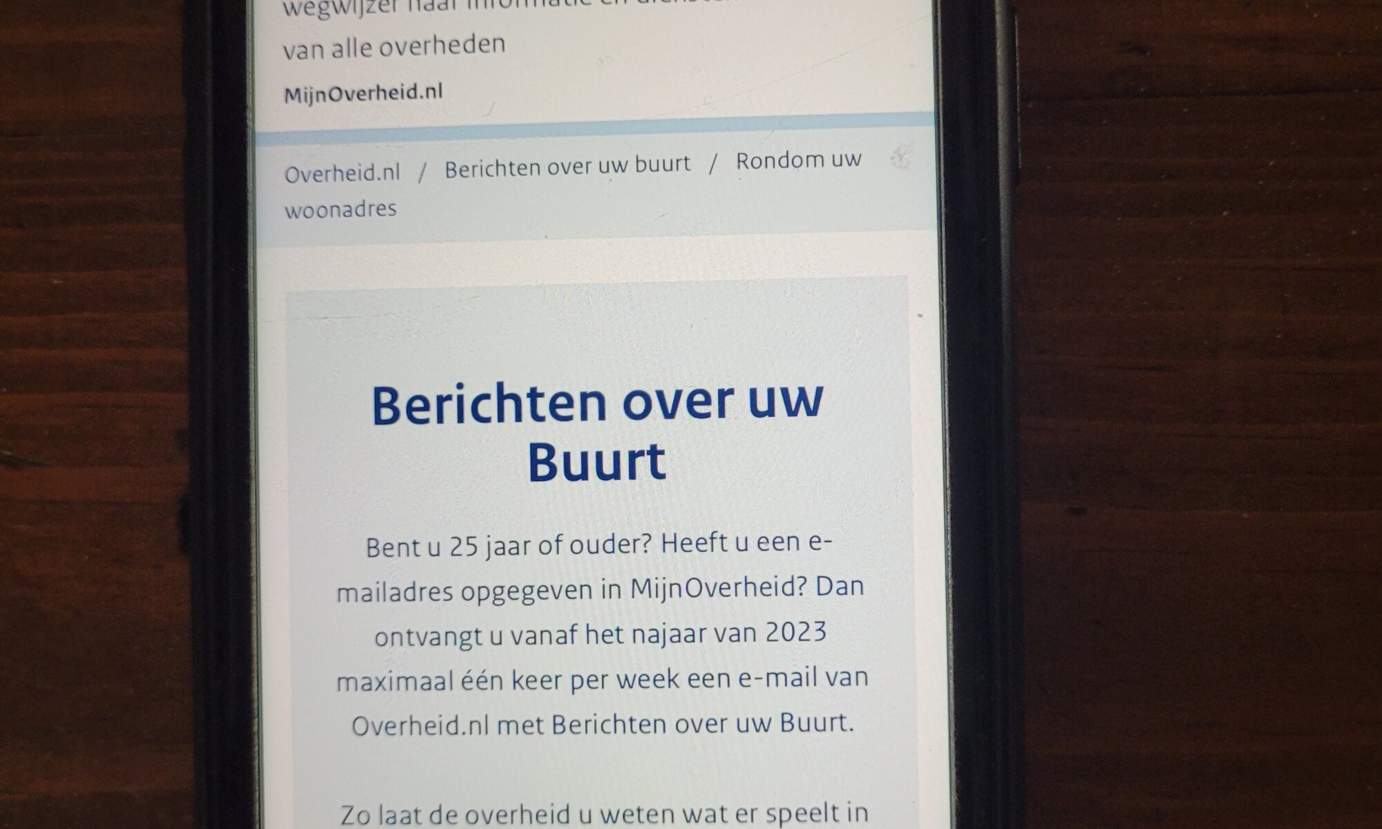 Abonneren op de “berichten over uw buurt” kan ook makkelijk via de mobiele telefoon.